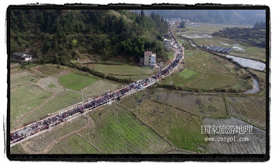 1700桌合攏宴，總長3.7公里，10380人同桌就餐，創(chuàng)歷史之最